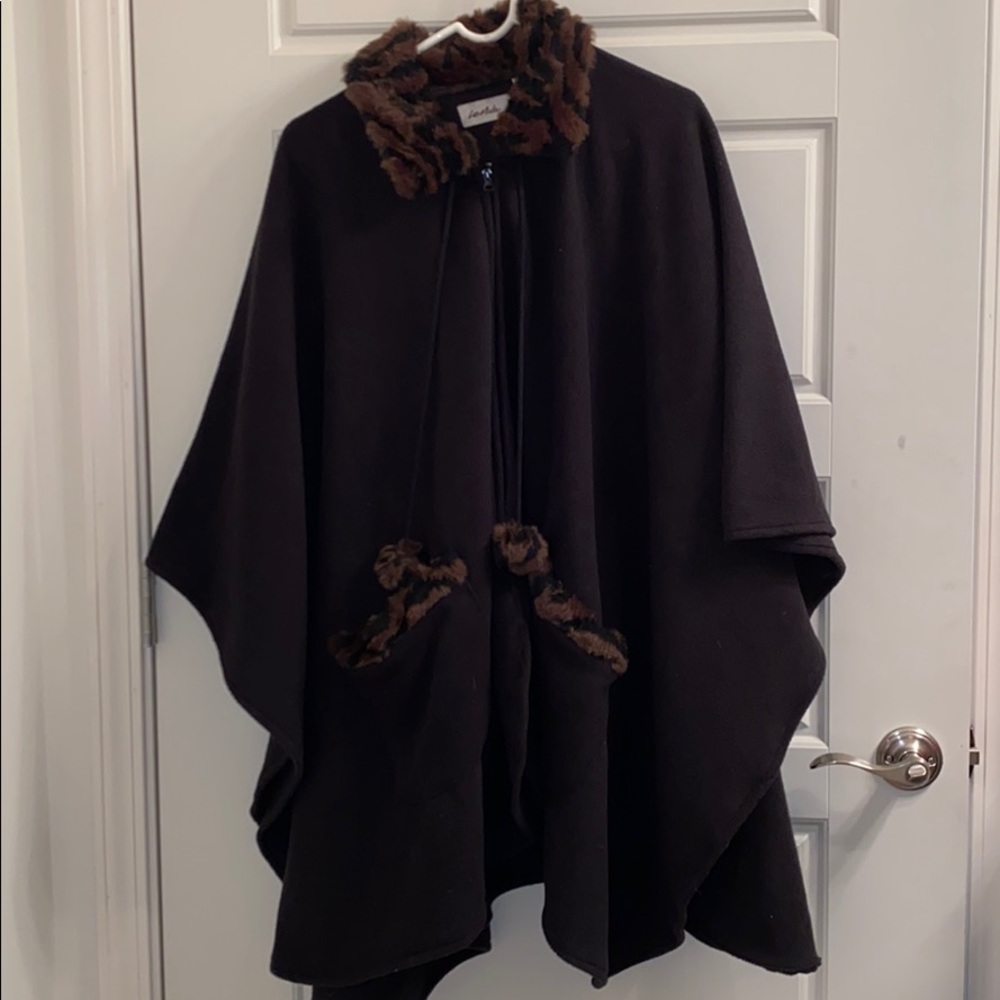 Black/cheetah shawl